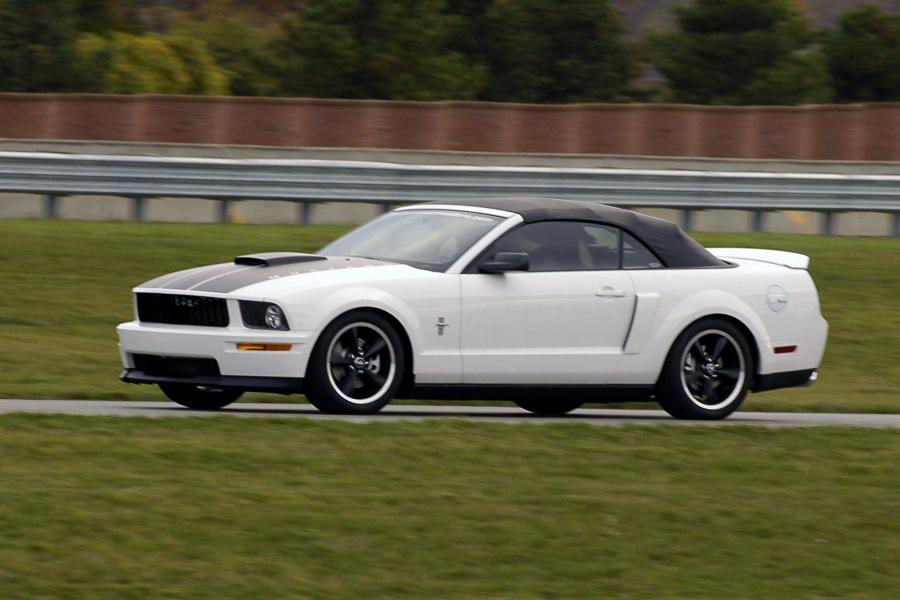  Ford Mustang GT Convertible 2006 года  (фото 7 из 27)